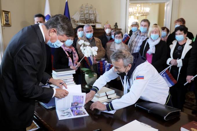 Ob državnem prazniku, dnevu suverenosti, v Predsedniški palači dan odprtih vrat in počastitev 30. obletnice odhoda zadnjega vojaka JLA iz Slovenije